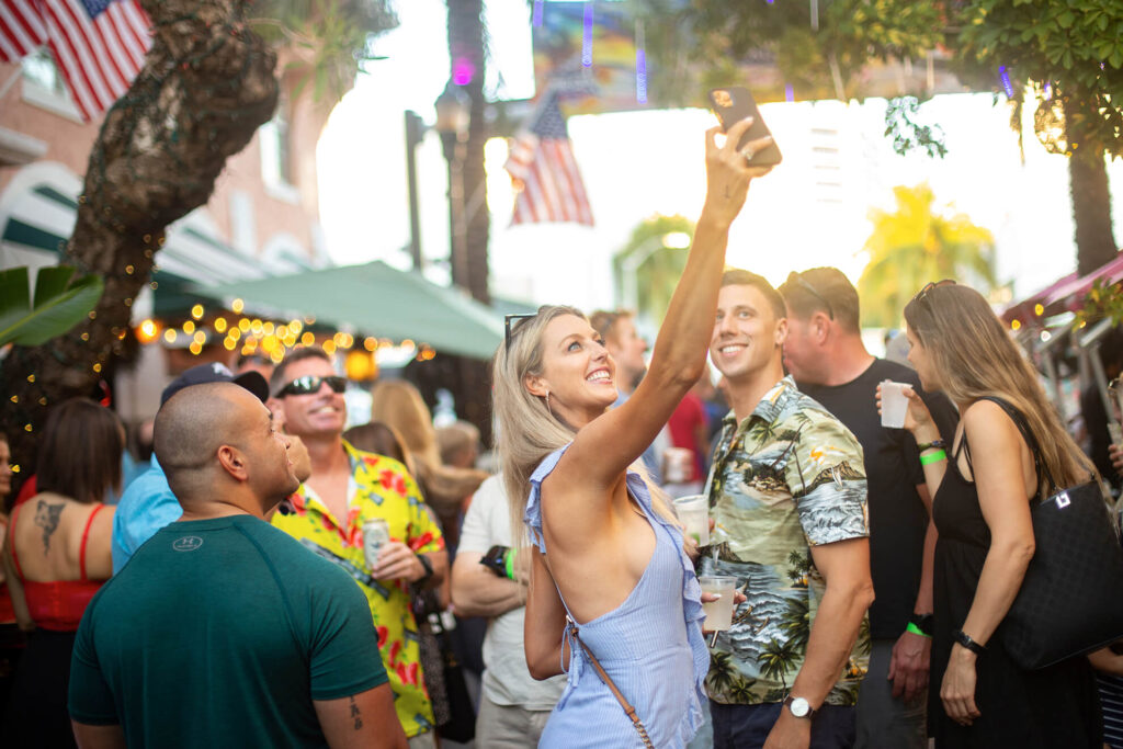 20_Espanola-Selfie - Mickey Markoff the Executive Producer of the Air and Sea Show
